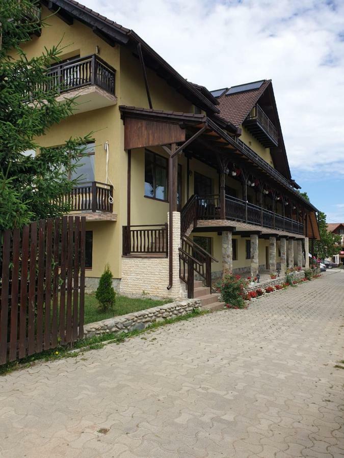 Pensiunea Roua Muntilor Simbata de Sus Luaran gambar